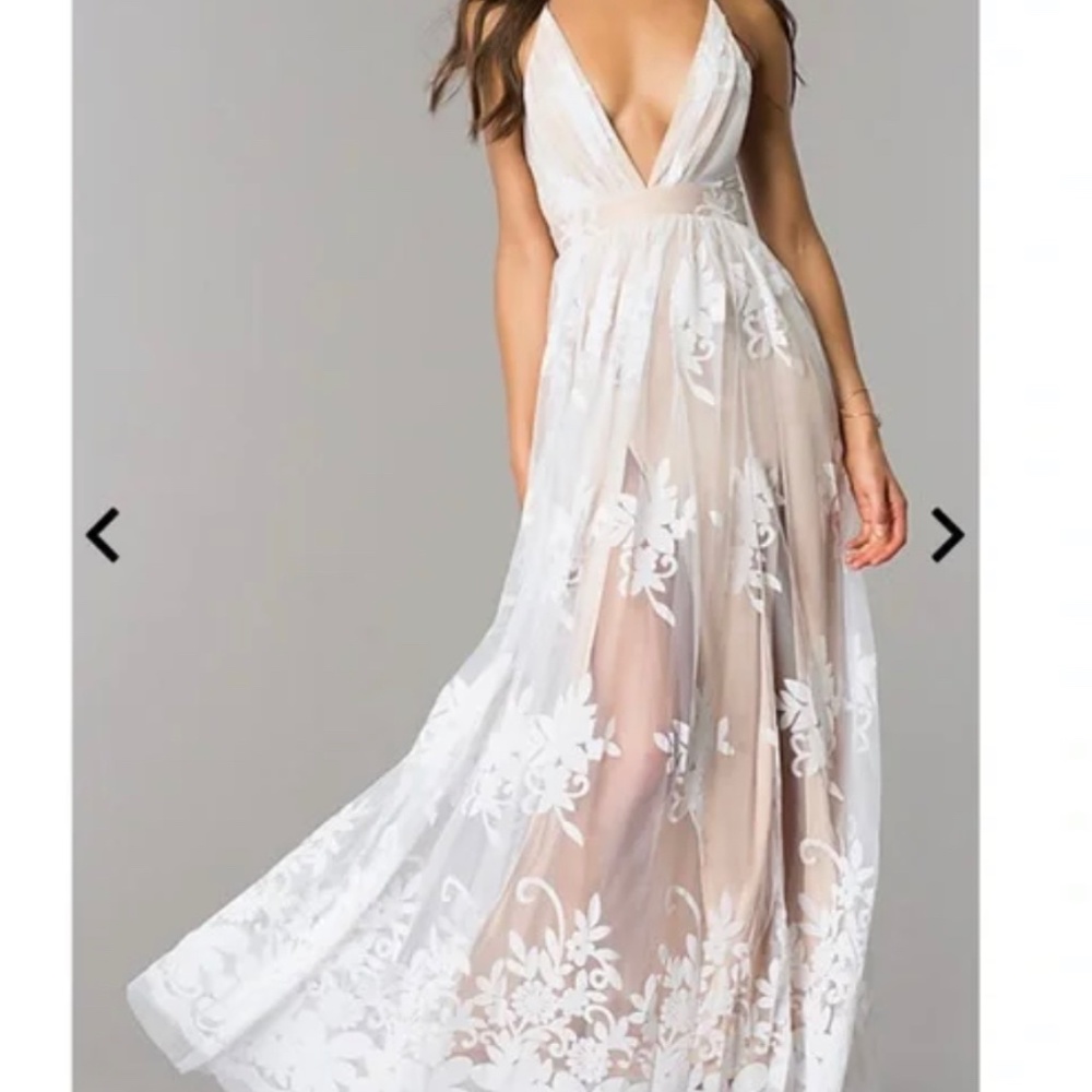 Luxxel Halle Maxi Dress with Velvet Flower Detail White Size M